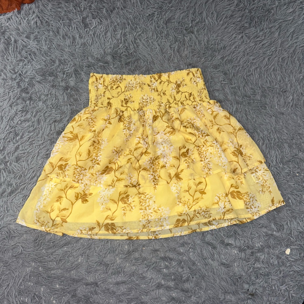 Yellow Skirt. Size: Large